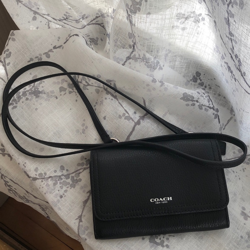 Pebbled leather Coach Crossover 🖤